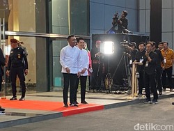 Video: Dharma-Kun Tiba di JIExpo Kemayoran, Kompak Pakai Kemeja Putih