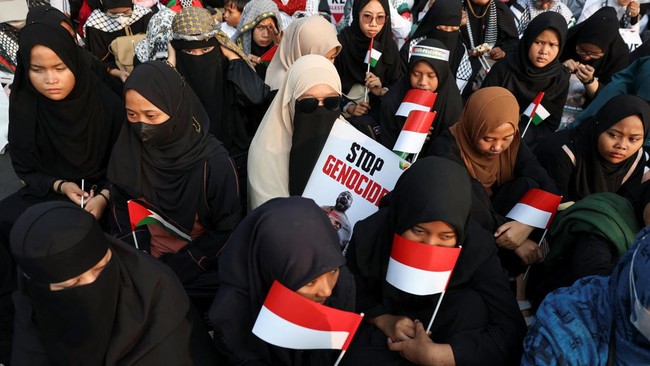 FOTO: Massa Bela Palestina Geruduk Kedubes AS Jelang 7 Oktober