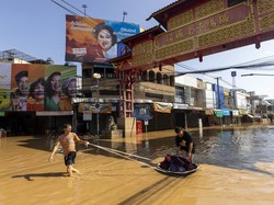 Chiang Mai Selamatkan Turis yang Terdampar Sehabis Banjir