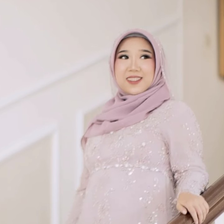 <p>"<em>Bismillah</em> sehat semua. Dilancarkan dimudahkan Allah," kata rekan sesama artis Dian Ayu Lestari. "Sehat selalu calon debay dan Mamahnya," papar netizen lainnya. (Foto: Instagram: @kikysaputrii)</p>