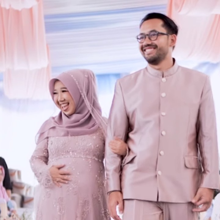 <p>Banyak netizen yang turut berbahagia dengan kehamilan Kiky Saputri, Bunda. Tidak sedikit yang mendoakan agar Kiky dan calon bayinya selalu diberi kesehatan. (Foto: Instagram: @kikysaputrii)</p>