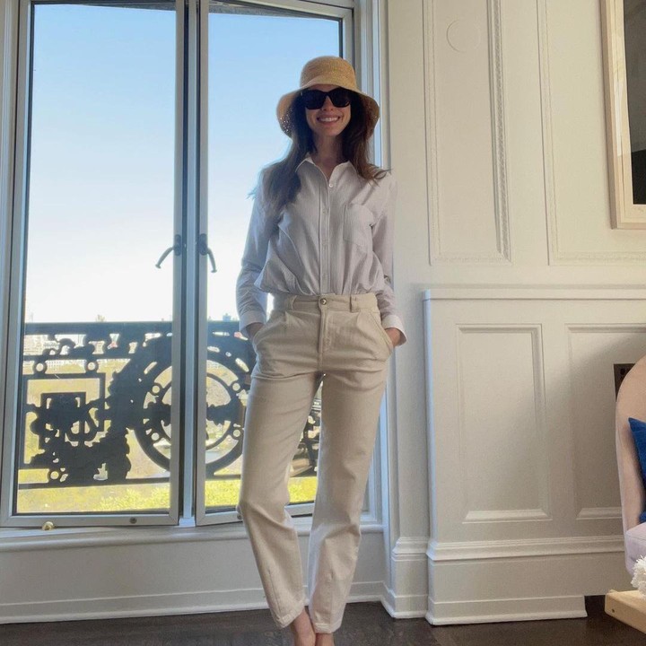 <p>Melalui laman Instagram-nya, Anne mengunggah sebuah artikel yang membicarakan tentang pengerjaan film ini, Bunda. Pada kolom keterangan, ia pun menyebut akan segera kembali ke Genovia, kerajaan tempatnya tinggal di film tersebut. (Foto: Instagram: @annehathaway)</p>