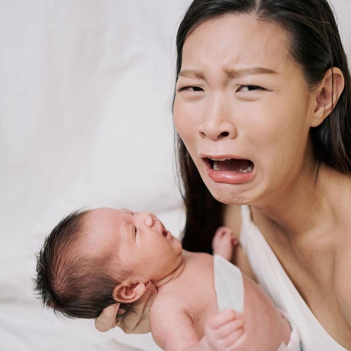 <p>Patricia Gouw sendiri dikenal sebagai sosok yang energik dan kocak. Berbeda dari yang lain, Patricia dan Si Kecil melakukan newborn photoshoot dengan gaya yang nyeleneh, nih. (Foto: Instagram: @patriciagouw)</p>