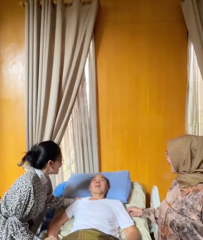 Rieke Diah Pitaloka jenguk Mat Solar