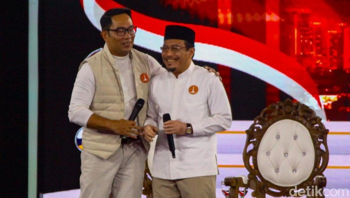 Cagub Jakarta Ridwan Kamil (RK) menyampaikan visi misi dalam debat Pilgub 2024 di JIExpo Kemayoran, Jakarta, Minggu (6/10/2024).