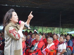 Ribuan Relawan Satika-Sarlandy di Kecamatan Siborongborong Dilantik