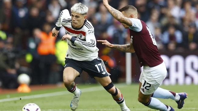 Manchester United mengimbangi Aston Villa pada pekan ketujuh Liga Inggris di Stadion Villa Park, Minggu (6/10).
