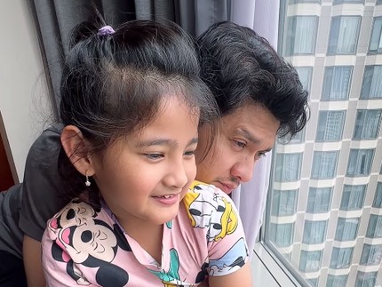 Begini Doa Tulus Aneska, Putri Audy yang Bikin Sang Ayah Iko Uwais Terharu hingga Menangis