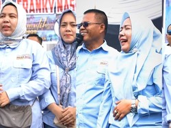 Heboh Cawako Prabumulih Kenalkan 4 Istri Saat Kampanye