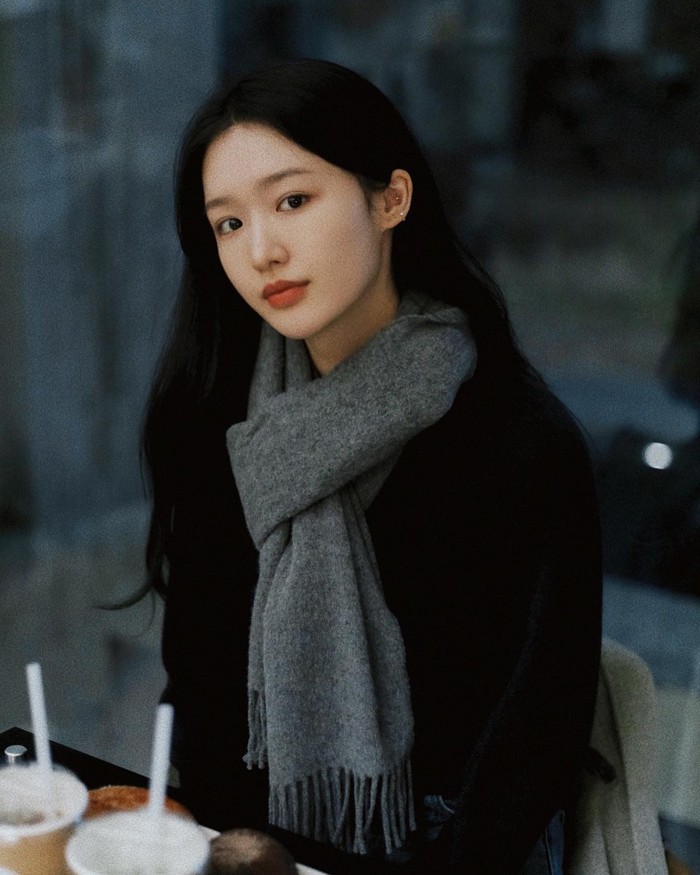 Cho Hye Joo memantapkan karirnya di dunia akting karena minat besarnya terhadap seni peran serta latar pendidikannya sebagai lulusan jurusan teater di Universitas Chung Ang yang dikenal cukup bergengsi./ Foto: instagram.com/hyejoozz