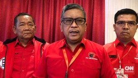 Mantan Kaesang Felicia Tissue Pakai Jaket PDIP, Hasto Buka Suara