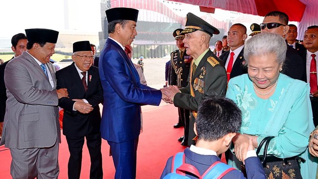 Urusan Internal TNI Presiden Jokowi bantah terlibat dalam polemik mutasi Pangkogabwilhan I Letjen Kunto Arief Wibowo, nan merupakan anak mantan Wapres Try Sutrisno.