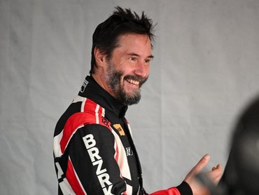 img-title Debut Balap Profesional Keanu Reeves, Mobil Tergelincir Tapi Berhasil Finish