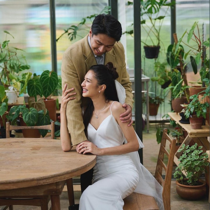 <p>Mikha Tambayong dan Deva Mahenra menikah pada 28 Januari 2023. Pernikahan mereka berlangsung secara sederhana dan hanya dihadiri oleh orang-orang terdekatnya. (Foto: Instagram @miktambayong)<br /><br /><br /></p>