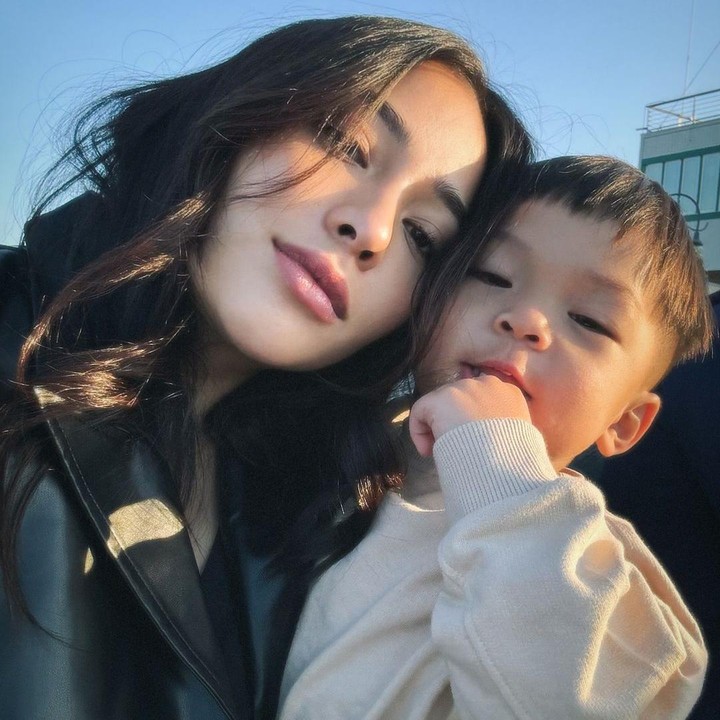 <p>Nikita Willy bersama suami dan anak pertamanya saat ini memang banyak menghabiskan waktu bersama. Selain ke Disneyland, Nikita Willy juga sempat mengajak Issa mengunjungi kantor pemadam kebakaran di Amerika Serikat belum lama ini. (Foto: Instagram @nikitawillyofficial94)</p>