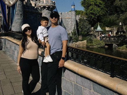 7 Potret Anak Artis Sudah Keliling Dunia Sejak Bayi, Salah Satunya Putra Nikita Willy