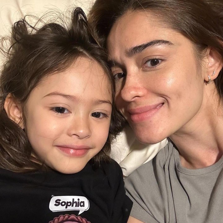 <p>Usai melihat unggahan Yasmine Wildblood ini, banyak netizen yang menyadari betapa miripnya Sophia dengan sang Bunda. Sophia bahkan mewarisi wajah bule Yasmine yang merupakan keturunan Skotlandia. (Foto: Instagram: @yaswildblood)</p>