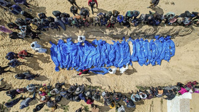 Kementerian Kesehatan mengatakan 42.126 orang tewas dalam perang antara Israel dengan militan Palestina, Hamas di Jalur Gaza, per Jumat (11/10).