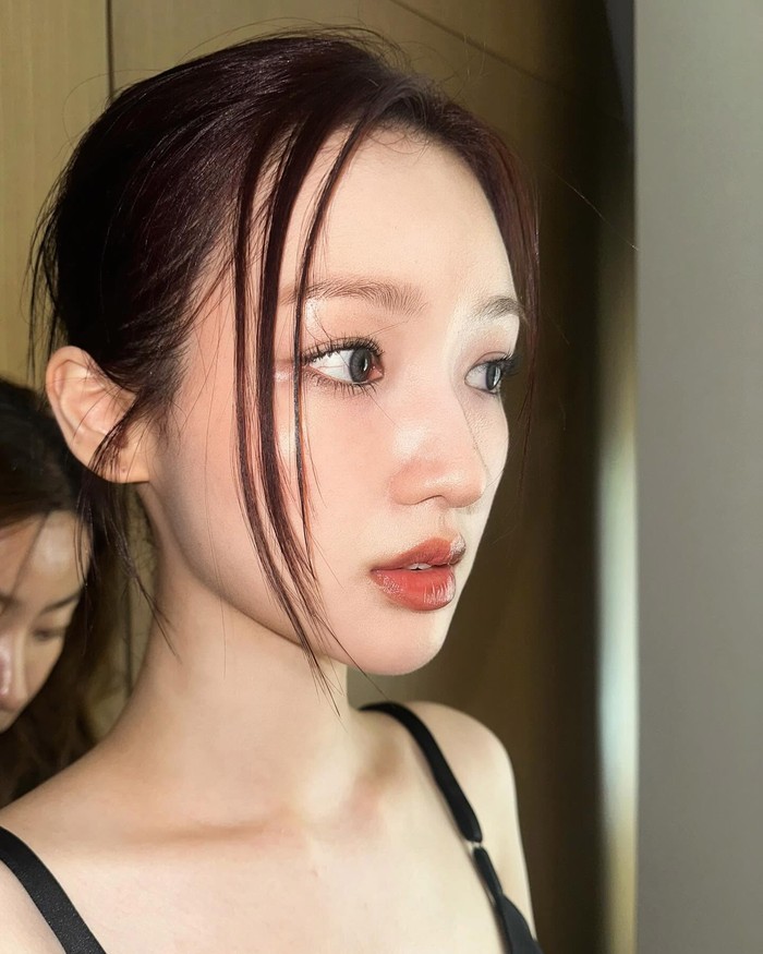 Selain itu, Cho Hye Joo juga telah berkecimpung di industri perfilman layar lebar dengan berpartisipasi dalam proyek 'Miss & Miss. Corps' dan 'The Man Standing Next' yang menjadikan kualitas aktingnya semakin diakui./ Foto: instagram.com/hyejoozz