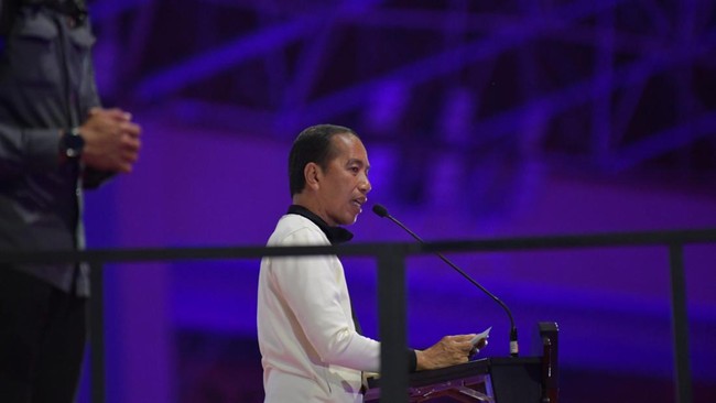 Presiden Joko Widodo memuji atlet disabilitas yang punya daya juang tinggi dan berprestasi luar biasa saat membuka Peparnas 2024, Minggu (6/10) malam.