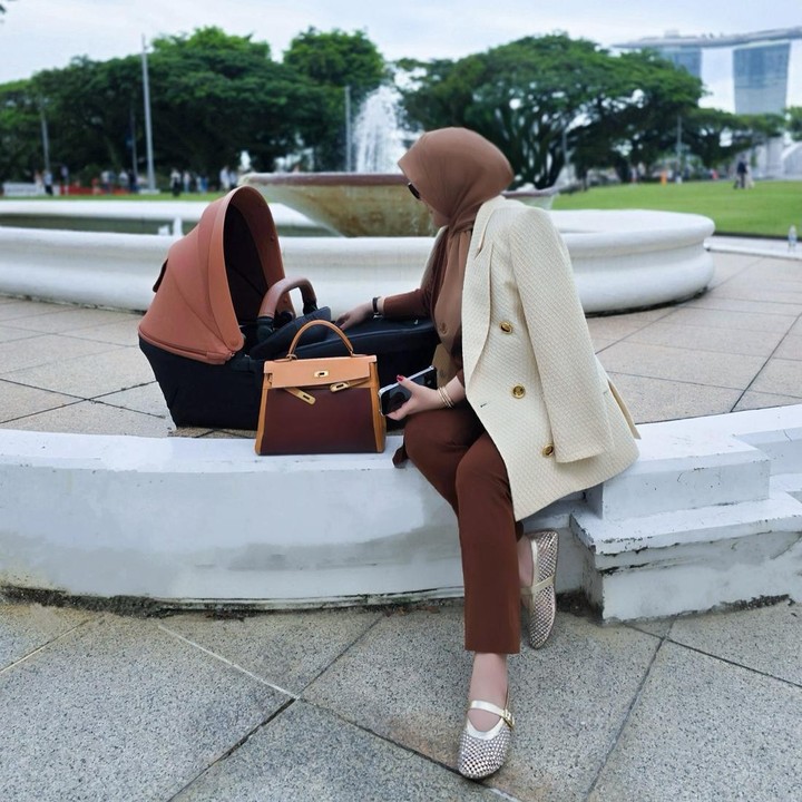 <p>Syahrini tengah menikmati peran sebagai Bunda, nih. Sejak melahirkan putri pertamanya pada 1 Agustus 2024, kehidupan Syahrini jadi semakin berwarna. (Foto: Instagram @princessyahrini)</p>