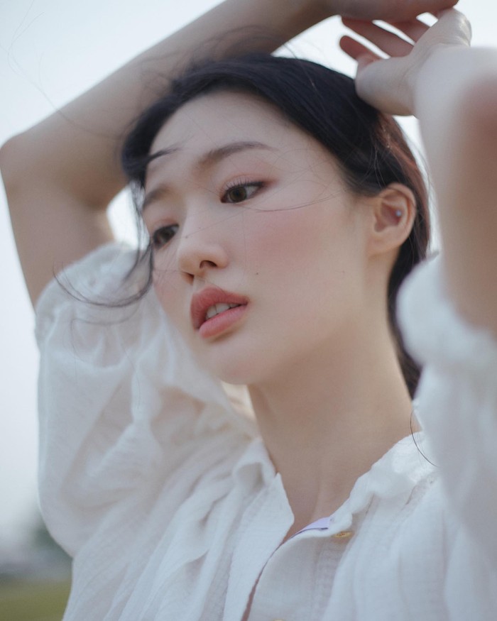 Ternyata peran sang aktris di drama terbaru tak jauh berbeda dengan kepribadian aslinya, Beauties. Cho Hye Joo dengan tekun mengembangkan karirnya di industri hiburan mulai dari model hingga aktris yang penuh energi positif./ Foto: instagram.com/hyejoozz