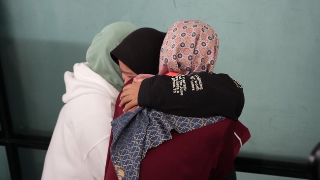 Kementerian Luar Negeri Indonesia menyatakan 116 WNI memilih tetap bertahan di Lebanon saat situasi di negara itu dan Timur Tengah membara