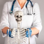 4 Cara Mencegah Osteoporosis Sejak Dini, Lakukan Sebelum Terlambat!