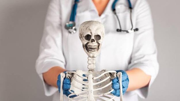 4 Cara Mencegah Osteoporosis Sejak Dini, Lakukan Sebelum Terlambat!