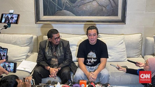 Baim Wong sempat menangis ketika curhat mengenai masa sulit yang dialami sebelum mengajukan permohonan cerai terhadap Paula Verhoeven.