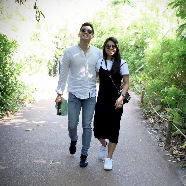 <p>Greysia membandingnya masa 7 tahun lalu dan saat ini. Dahulu ia masih berduaan bareng suami, kini bertiga bersama Si Kecil. Berikut potret lawasya. "Di Perth waktu 7 tahun 2017 vs 2024, dari berdua menjadi bertiga," tulisnya di <em>caption</em>. (Foto: Instagram @greyspolii dan @felixdjimin)<br /><br /><br /></p>