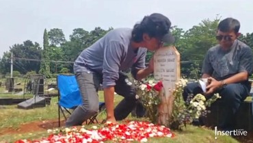 img-title Terpopuler: Ikang Fawzi Ziarah Tiap Hari Vs Marissa Haque Beri Mukena Penjaga Rumah