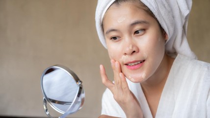 7 Rekomendasi Foundation yang Aman untuk Ibu Menyusui