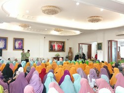 Istri Eks Walkot Palembang Romi Herton Dukung RD-PS di Pilkada Palembang