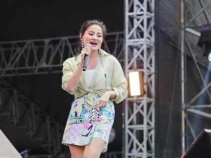5 Potret Penampilan Melisa Eks Penyanyi Cilik di Synchronize Festival 2024