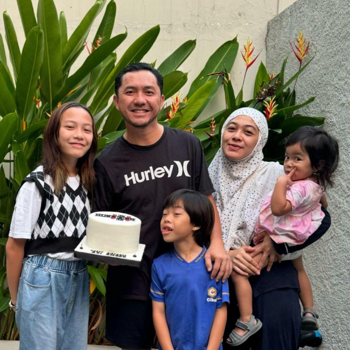 <p>Melihat dari akun Instagram Omesh dan Dian Ayu, Embun tumbuh menjadi gadis yang cantik. Tubuhnya juga semakin tinggi dan hampir membalap sang Bunda. (Foto: Instagram: @omeshomesh)</p>