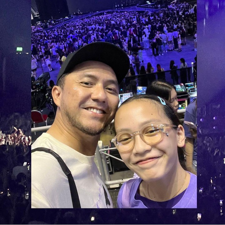 <p>Momen kebersamaan ini diunggah langusng oleh Omesh pada media sosialnya. Terlihat Embun sangat senang ketika berada di area Singapore Indoor Stadium. (Foto: Instagram: @omeshomesh)</p>