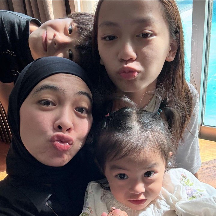 <p>Putri sulung Omesh dan Dian Ayu, Btari Embun Anandayu, lahir pada April 2013, Bunda. Dirinya pun sudah beranjak remaja dan genap berusia 11 tahun. (Foto: Instagram: @dianayulestari)</p>