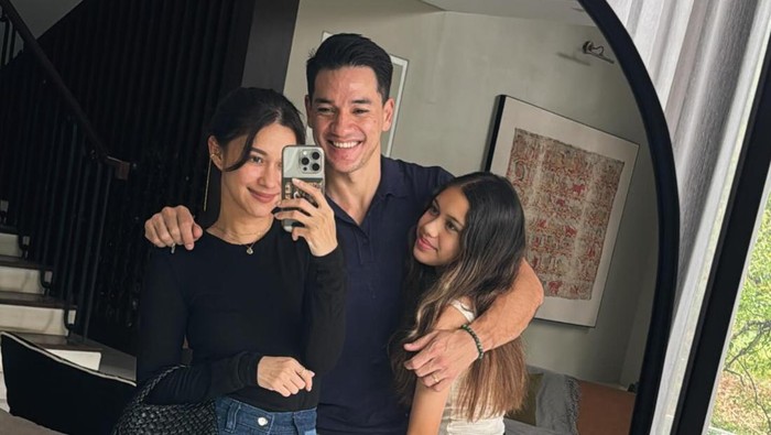Sarah putri Nana Mirdad dan Andrew White