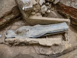 Misteri Penemuan Sarkofagus Timah di Bawah Gereja, Arkeolog Ungkap Pemiliknya