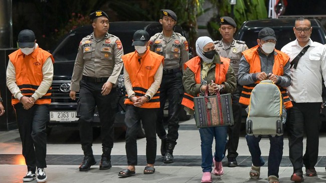 Kasus korupsi di lingkungan Pemprov Kalsel bermula dari proses pengadaan barang/jasa di Dinas PUPR yang berasal dari Dana APBD Pemprov Kalsel TA 2024.