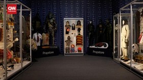VIDEO: Properti Film Star Wars hingga Batman Dilelang di Inggris