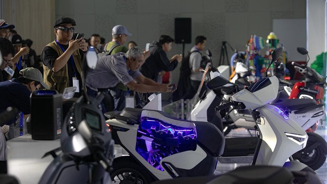 Kenaikan penjualan sepeda motor tahun ini disebabkan oleh faktor stabilitas ekonomi, kondisi pertanian, komoditas, serta bantuan pemerintah.