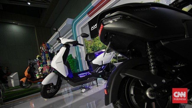 Pemerintah ingin melanjutkan insentif untuk motor listrik pada 2025 tetapi bisa jadi skema pemberiannya bakal beda dari 2023 dan 2024.