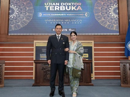 Bangganya Annisa Pohan saat Sang Suami AHY Terima Gelar Doktor dari Universitas Airlangga