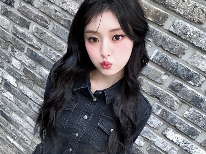 Athena merupakan salah satu anggota baru girl group FIFTY FIFTY yang diperkenalkan pada bulan Agustus 2024 lalu / foto: x.com/we_fiftyfifty