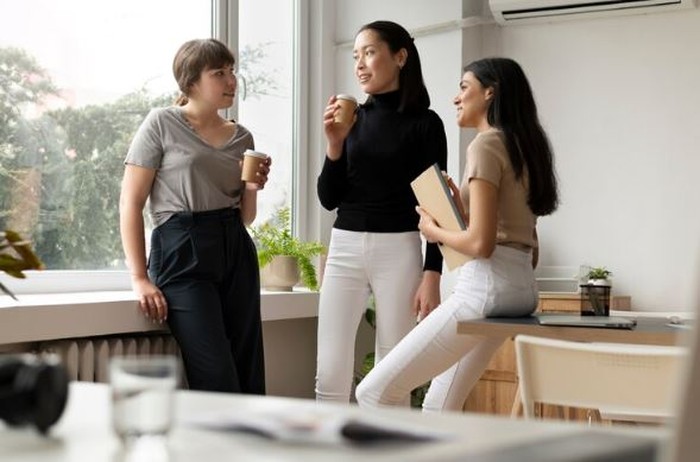 Batasi Interaksi dengan Rekan Kerja yang Kurang Suportif/Foto: freepik.com/freepik