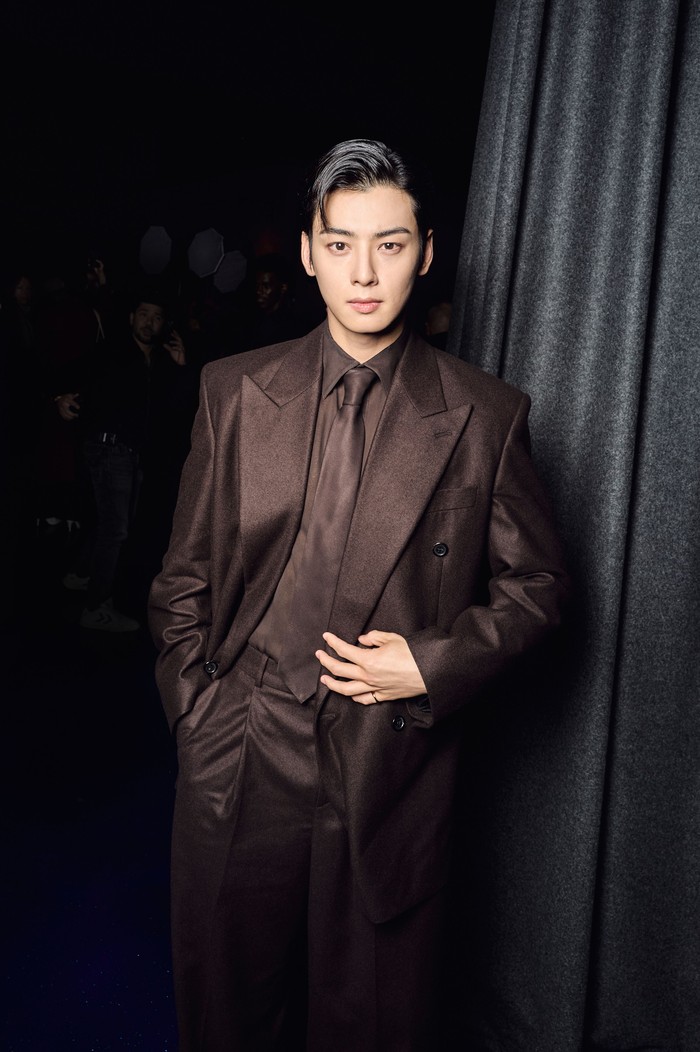 Cha Eunwoo ASTRO pertama kalinya menghadiri peragaan busana YSL dan penampilan debutnya pun tidak mengecewakan. Idol K-Pop multitalenta ini menjadi influencer paling berpengaruh ke-7 di Paris Fashion Week Womenswear SS25 menurut Lefty./ Foto: x.com/YSL