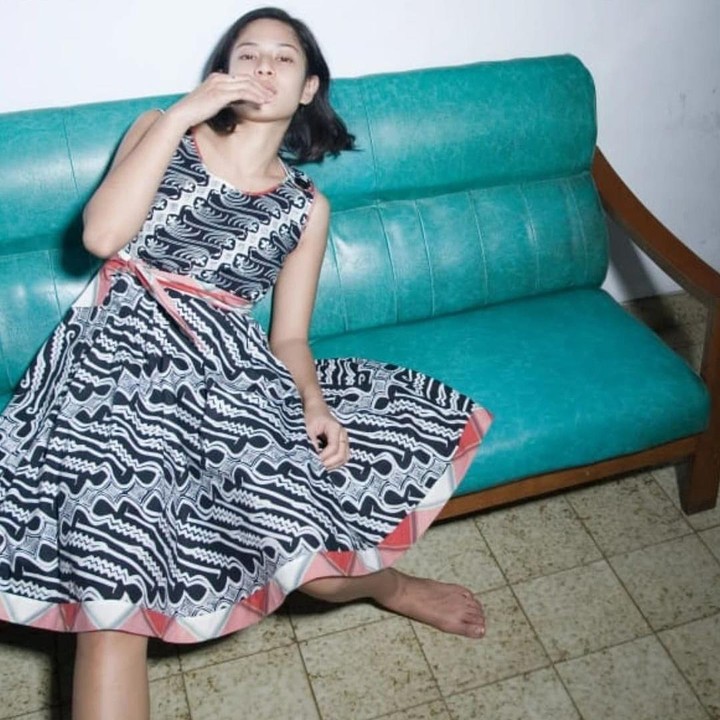 <p>Masih di momen yang sama seperti potret sebelumnya, penampilan Dian yang polos tanpa <em>make up</em> dalam unggahan tersebut juga menuai banyak pujian. "Mbak dian yaampun, cantiknya enggak dibuat-buat," puji akun @itsrott****.(Foto: Instagram @therealdisastr)<br /><br /><br /></p>