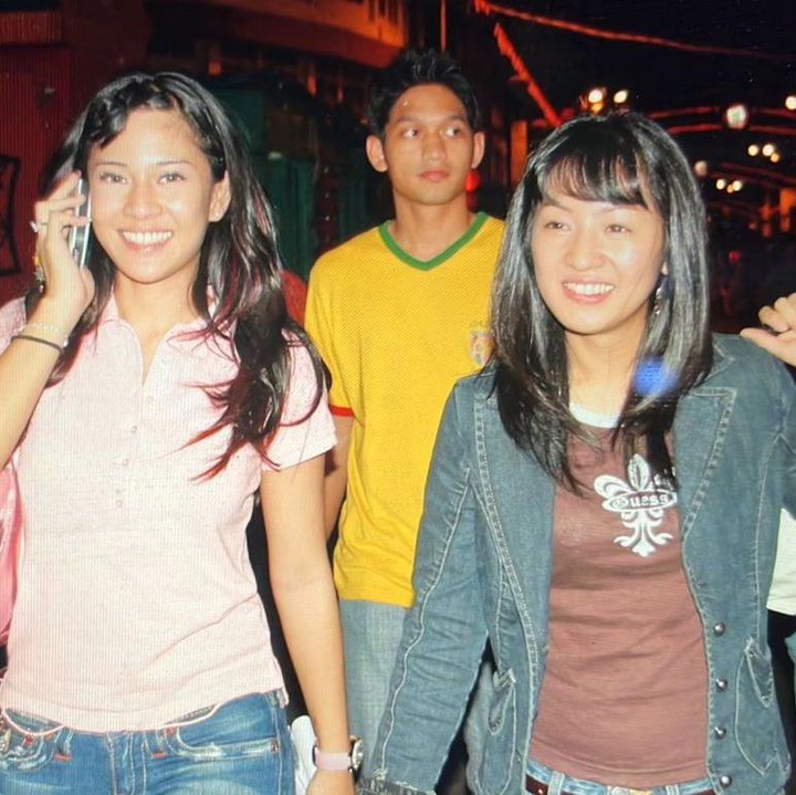 <p>Kemudian, ada pula potret Dian saat berusia 22 tahun yang diambil pada 2004. " Sebuah jejak digital 2004 Seno pernah jadi publicist <em>Film Banyu Biru,</em>" tulisnya sebagai keterangan.(Foto: Instagram @therealdisastr)<br /><br /><br /></p>